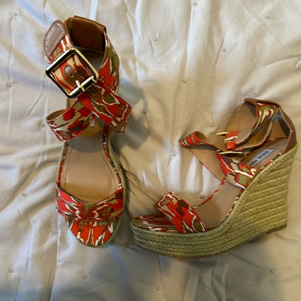 STEVE MADDEN TAUPE MULI-COLOR SANDAL WEDGE SHOE SIZE 7.5 (new without tags)